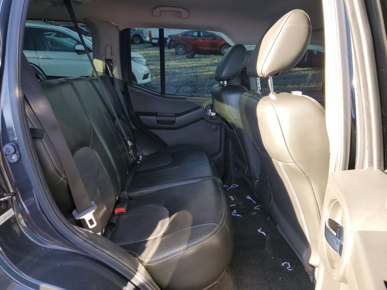 2015 Nissan XTerra - Image 11