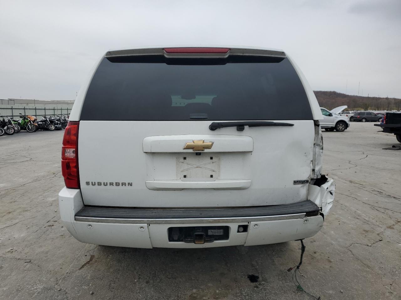 2011 Chevrolet Suburban - Image 6