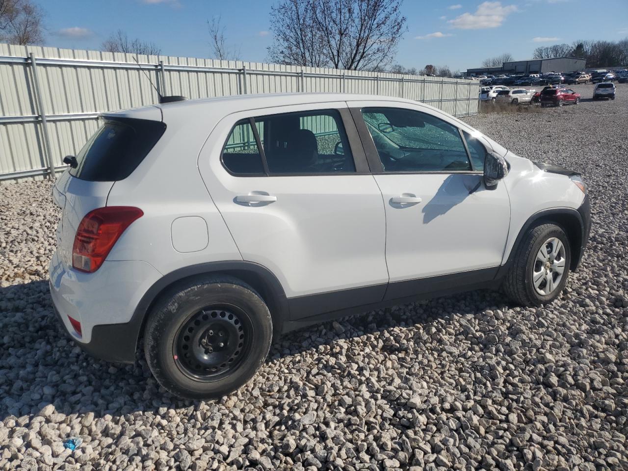 VIN KL7CJKSB1JB721788 2018 CHEVROLET TRAX no.3