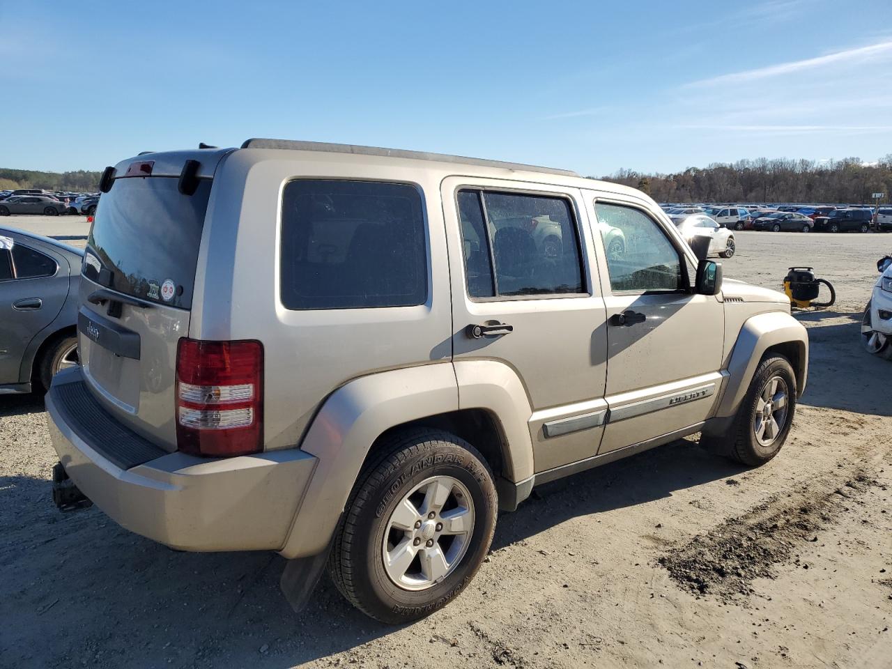 2010 Jeep Liberty (North America) - Image 3