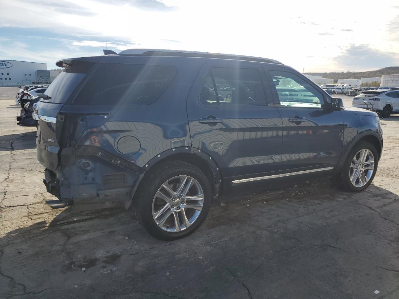 VIN 1FM5K8D81GGA03923 2016 FORD EXPLORER no.3