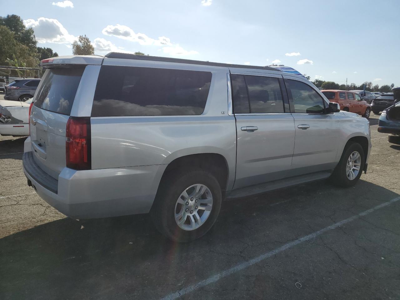 VIN 1GNSCHKC8KR206470 2019 CHEVROLET SUBURBAN no.3