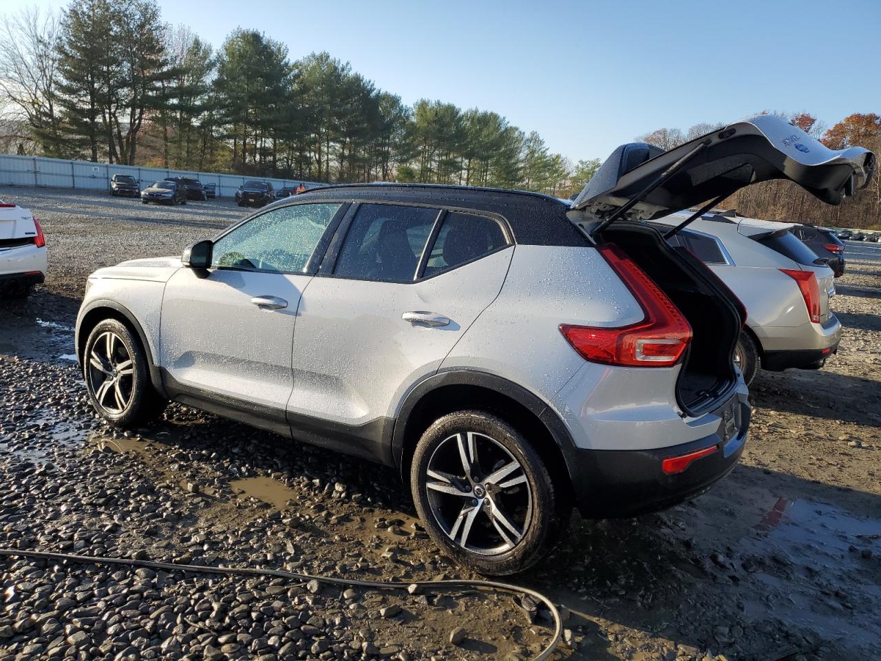 2021 Volvo XC40 - Image 2