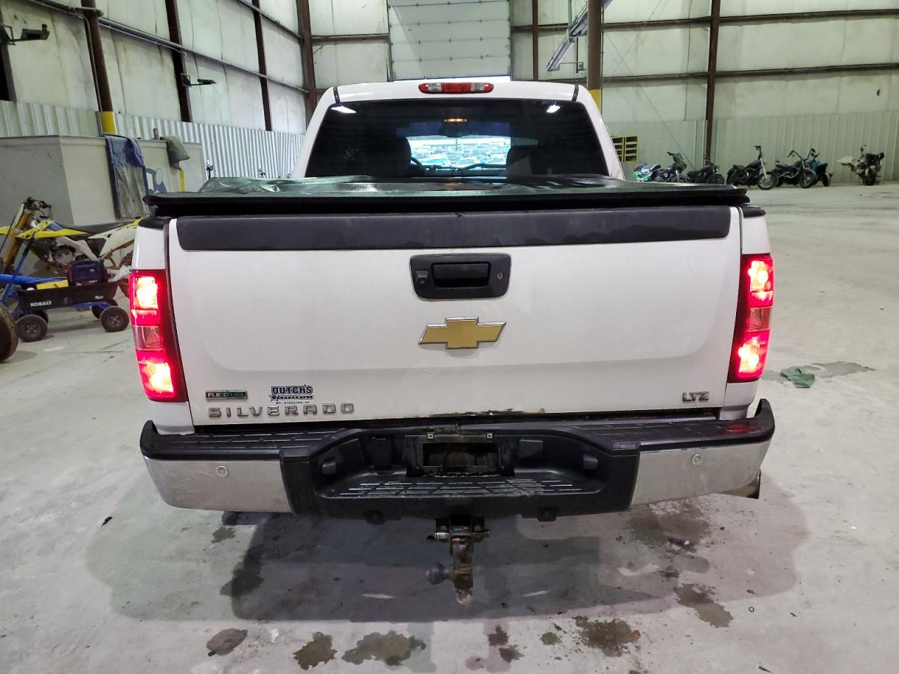 2011 Chevrolet Silverado - Image 6