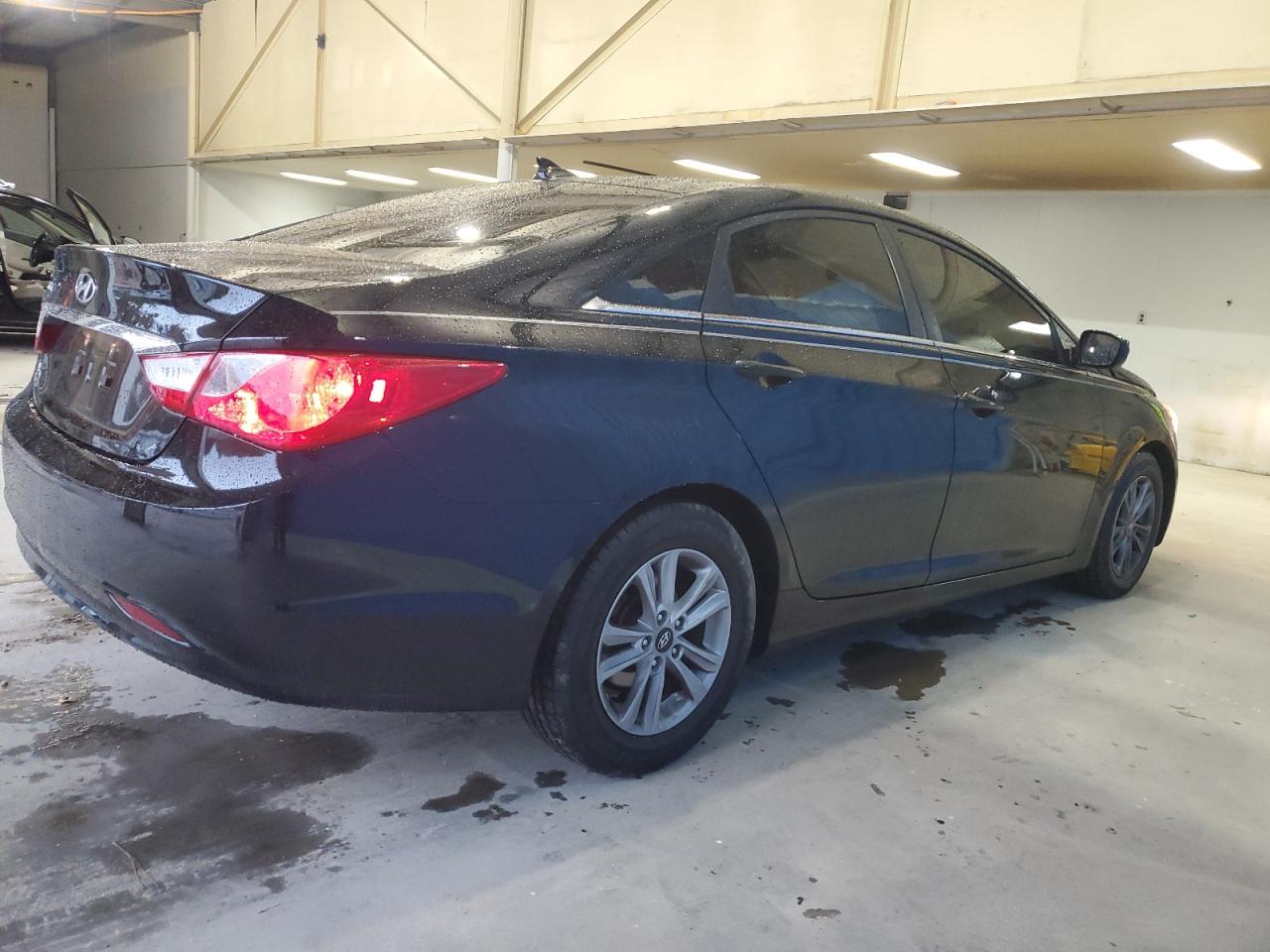 2013 Hyundai Sonata - Image 3