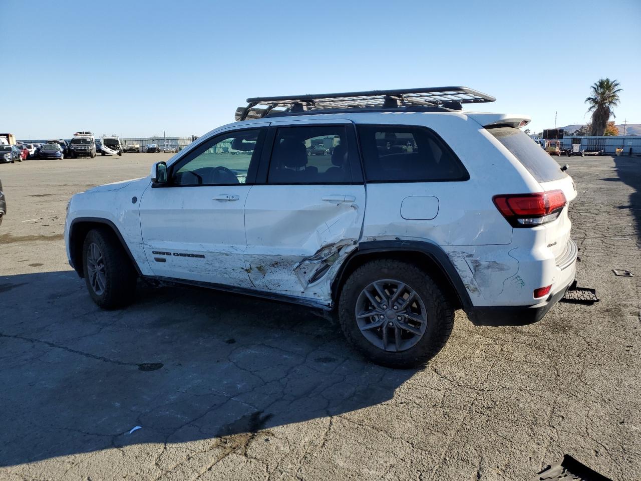 2017 Jeep Grand Cherokee - Image 2