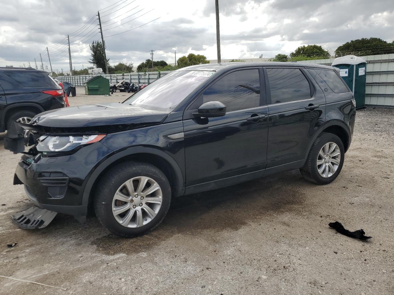 2017 Land Rover Discovery - Image 1