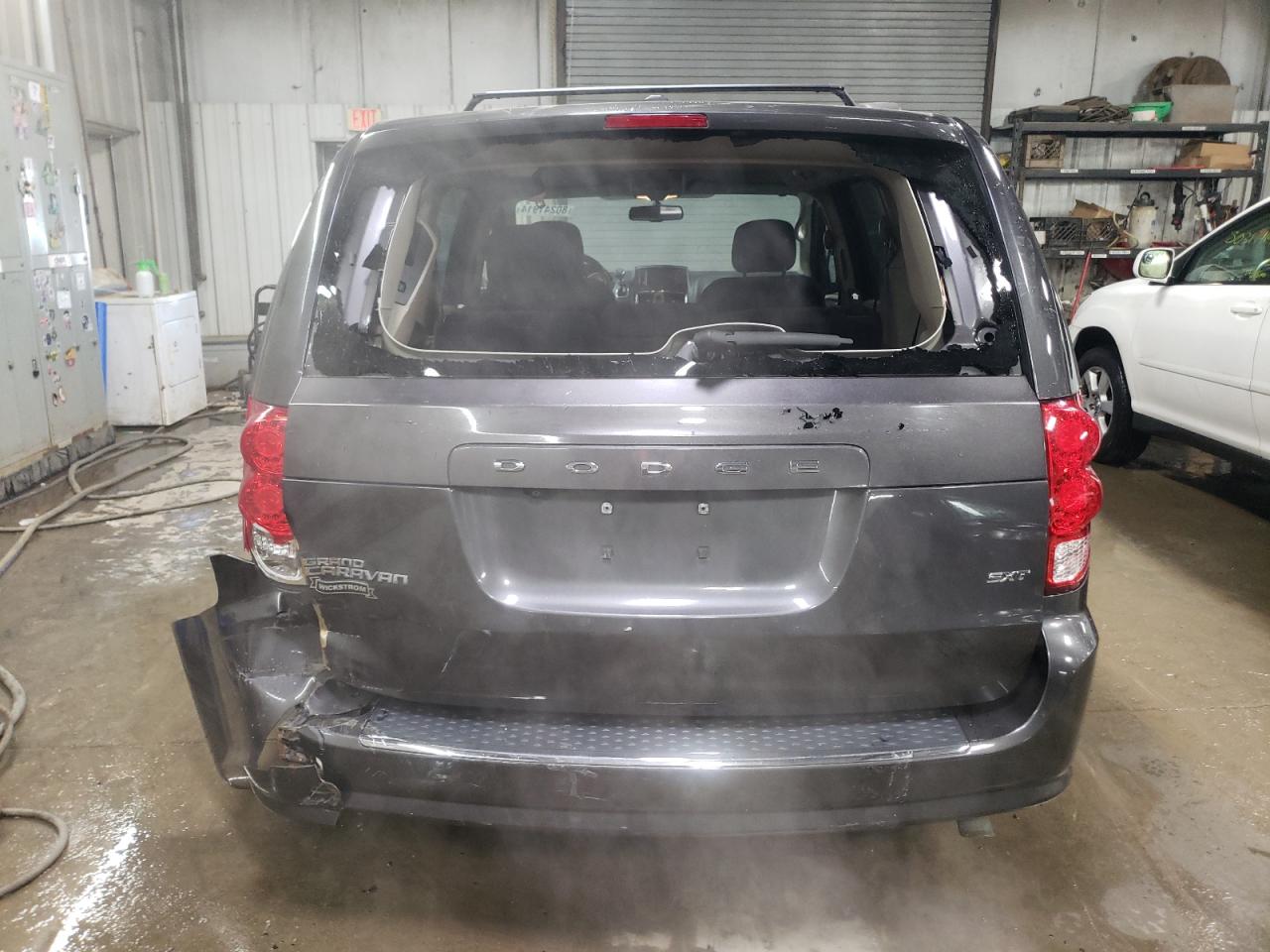 2015 Dodge Caravan - Image 6