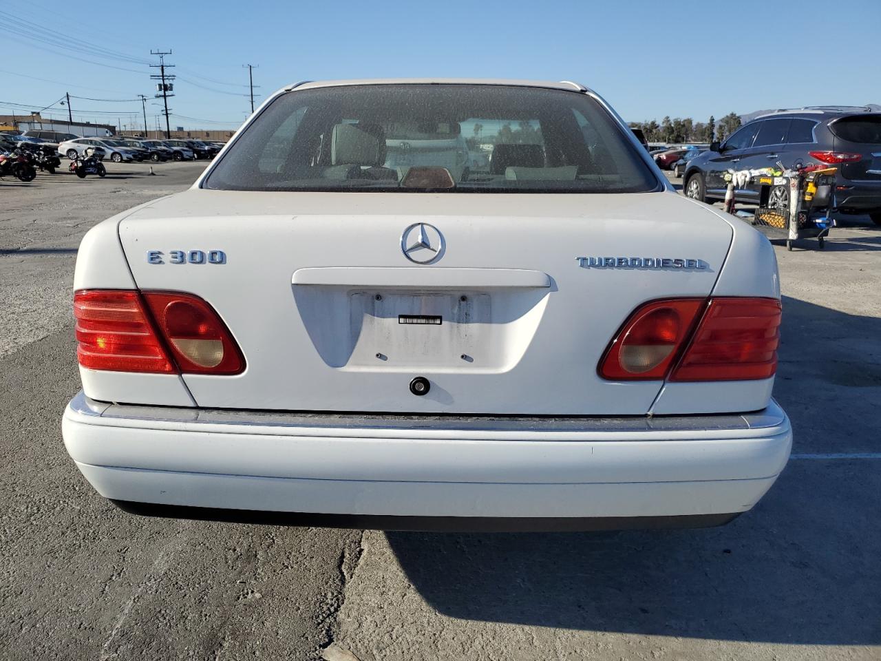 1998 Mercedes-Benz E 300Td VIN: WDBJF25F3WA566702 Lot: 81723704