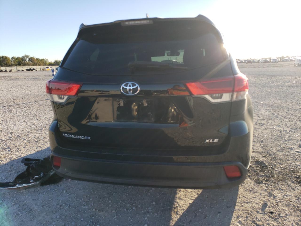 2018 Toyota Highlander - Image 6