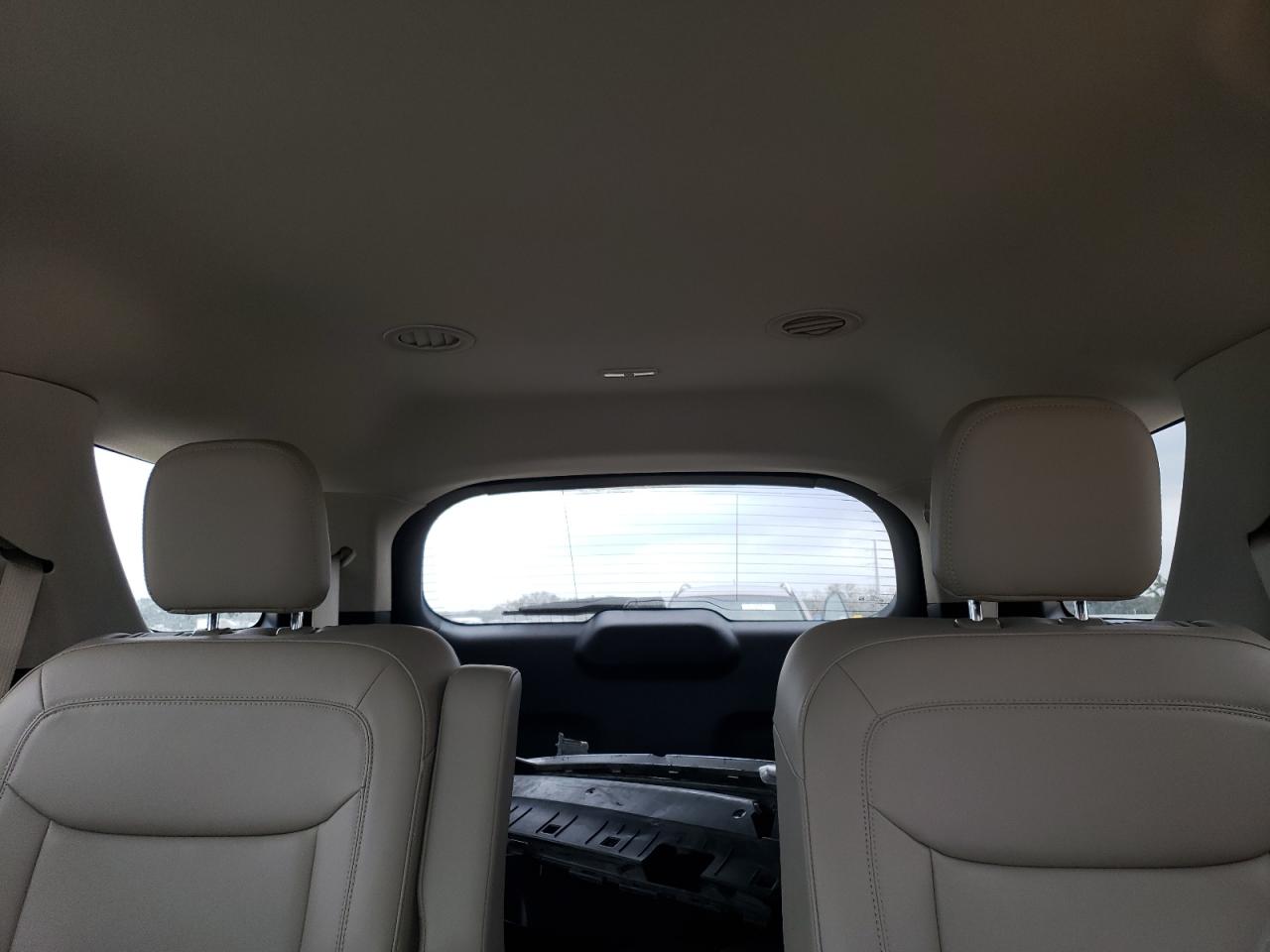 2023 Ford Explorer - Image 10