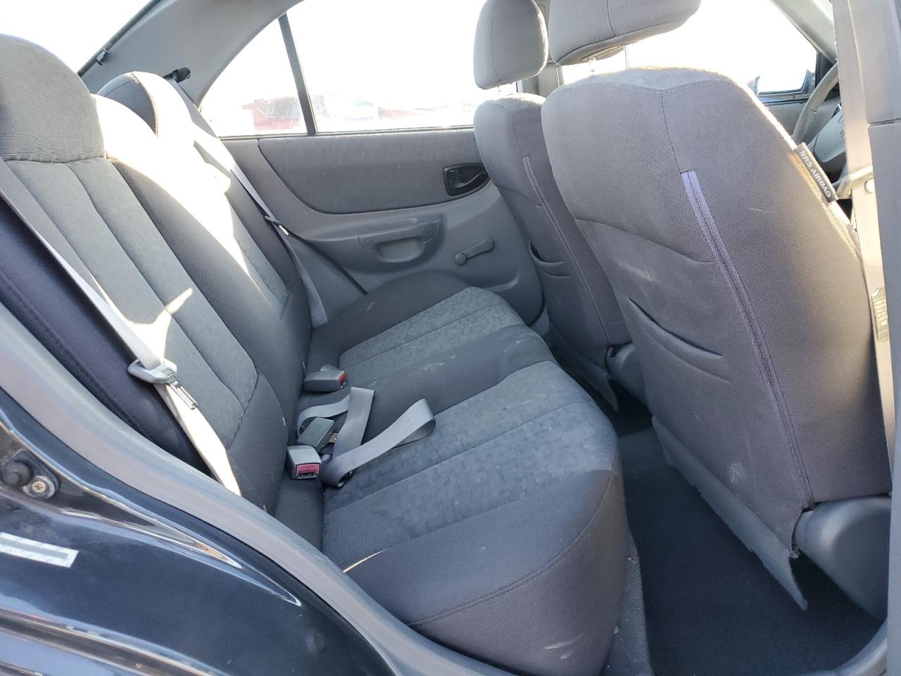 2005 Hyundai Accent - Image 11