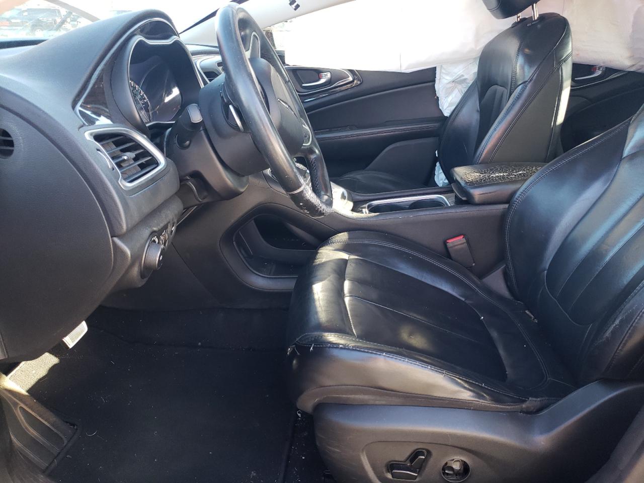 2015 Chrysler 200 - Image 7