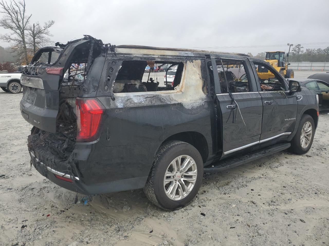 2021 GMC Yukon - Image 3