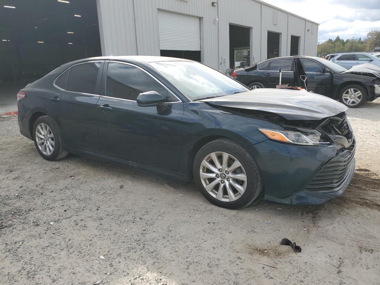 VIN 4T1B11HK4JU550972 2018 TOYOTA CAMRY no.4