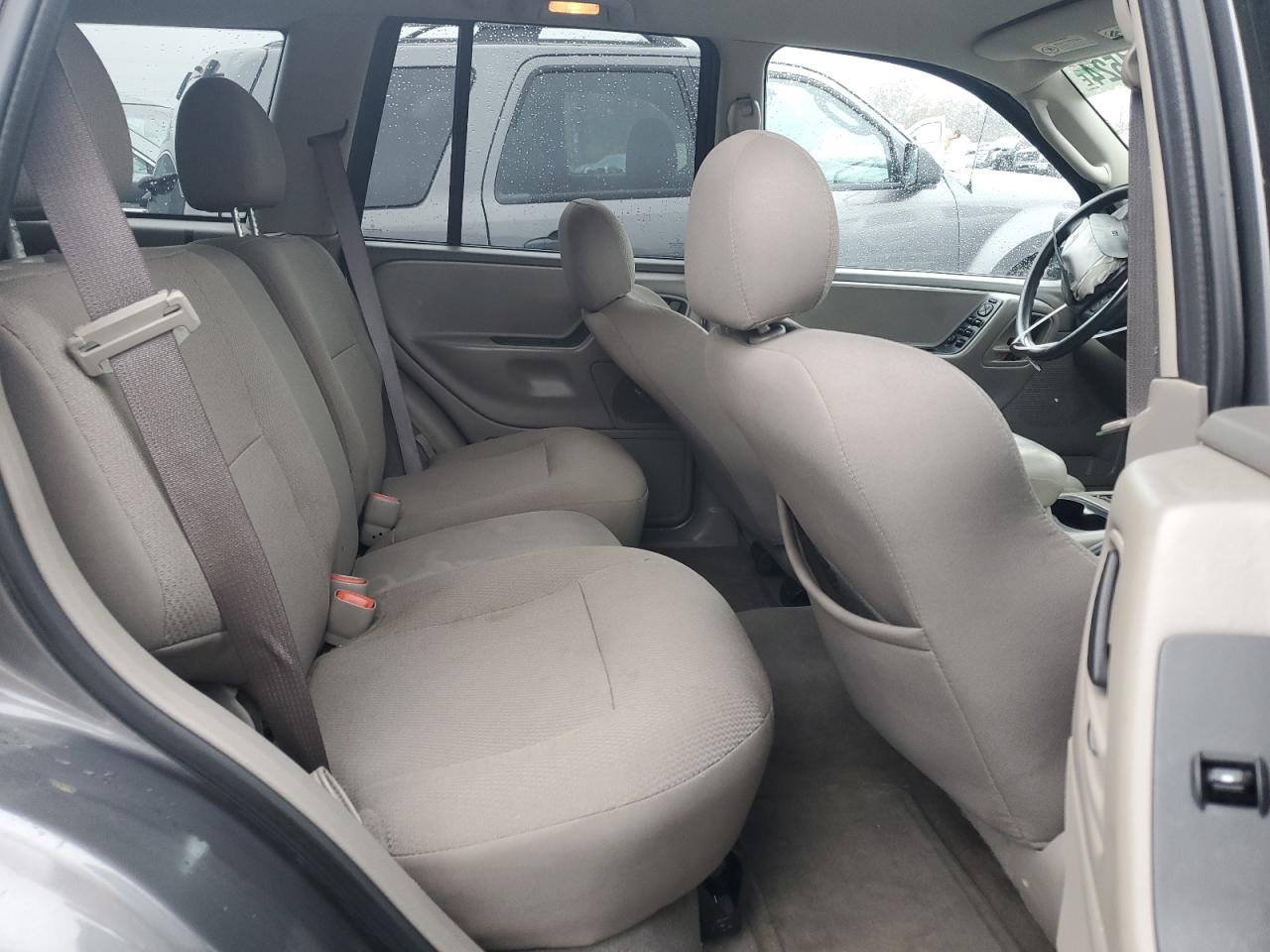 2004 Jeep Grand Cherokee - Image 11