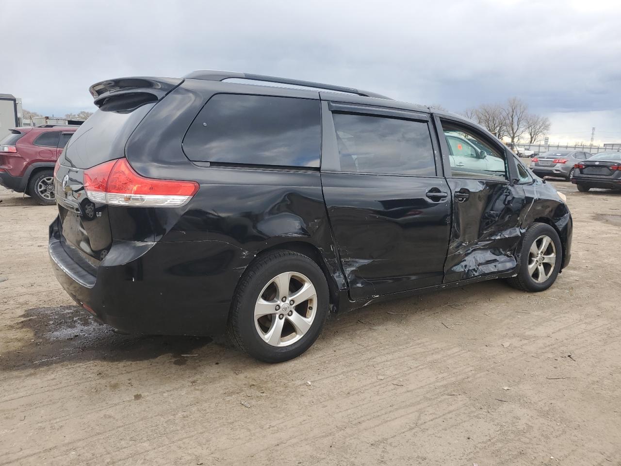 2013 Toyota Sienna - Image 3