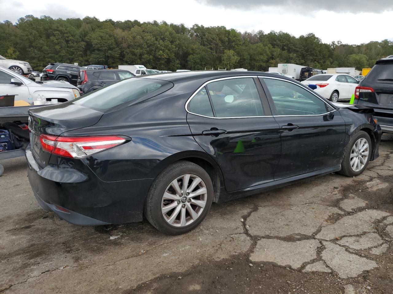 VIN 4T1B11HK3JU633518 2018 TOYOTA CAMRY no.3