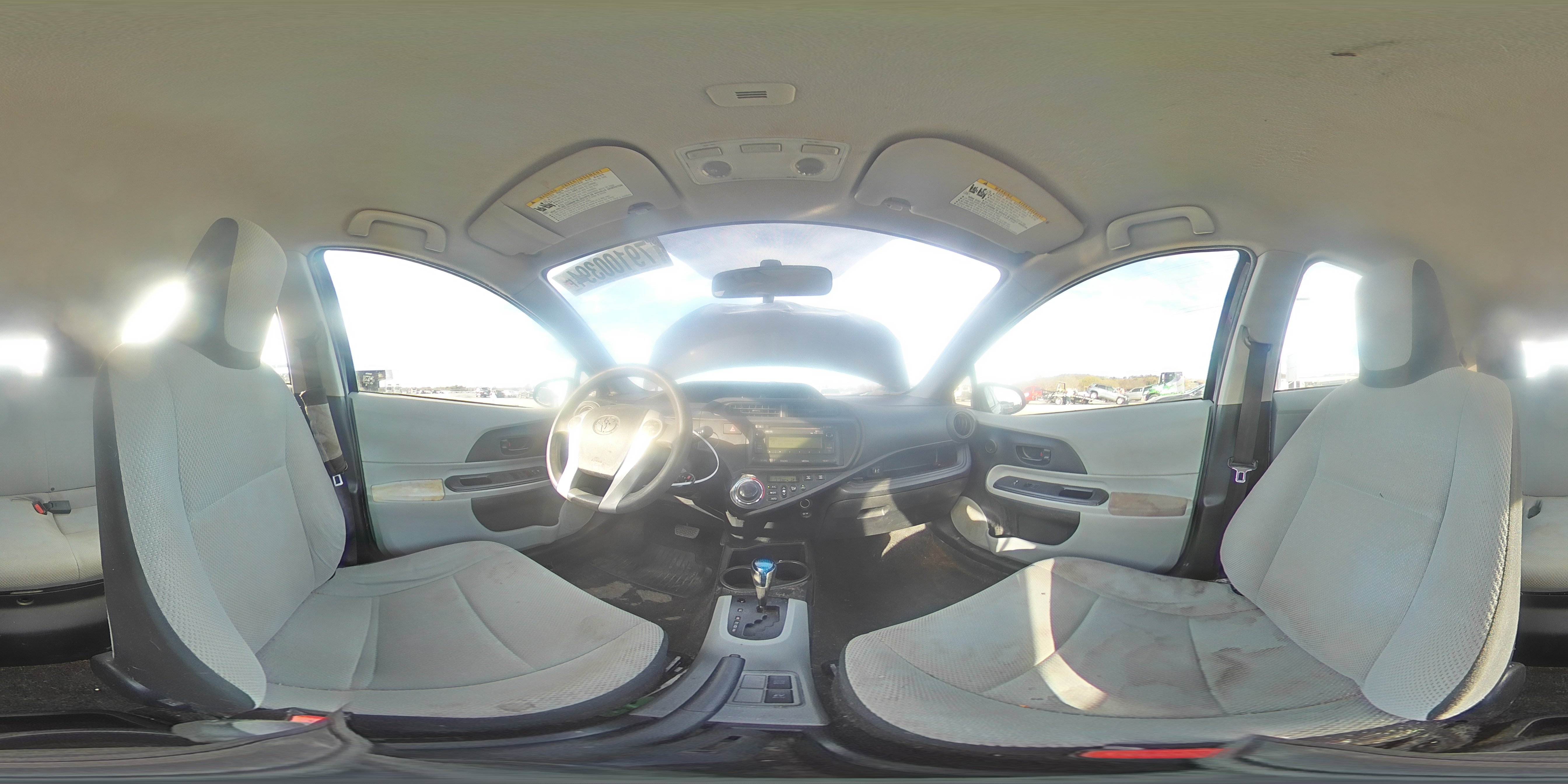2014 Toyota Prius - Image 13
