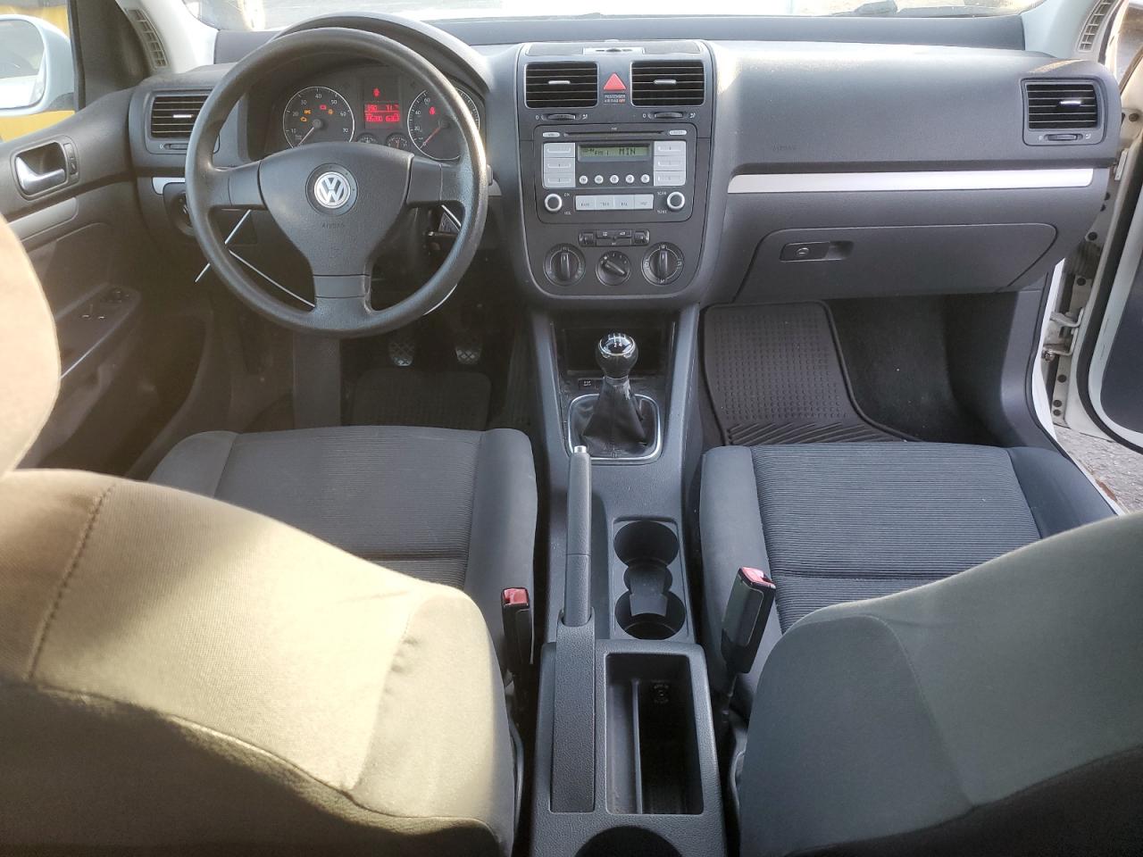 2009 Volkswagen Golf - Image 8