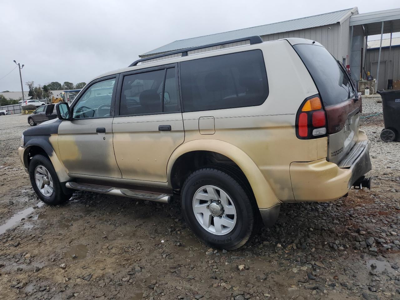 2002 Mitsubishi Montero - Image 2