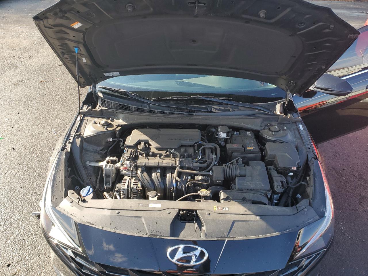 2022 Hyundai Elantra - Image 11