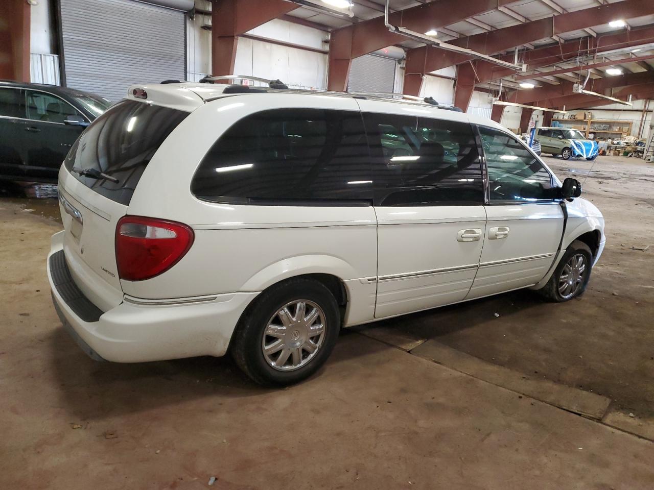 2005 Chrysler Town & Country - Image 3
