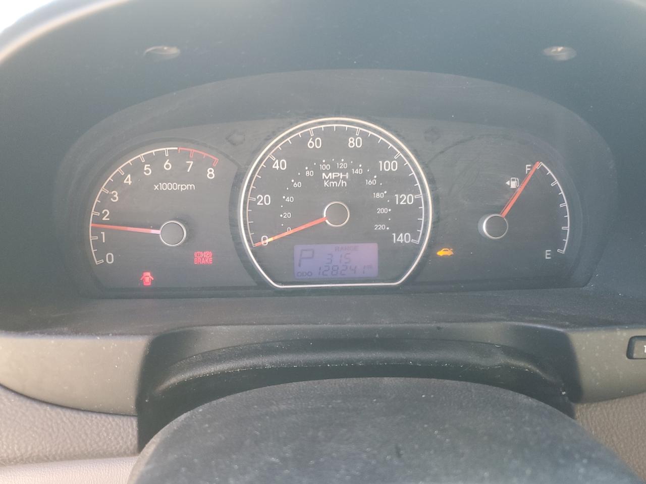 2010 Hyundai Elantra - Image 9
