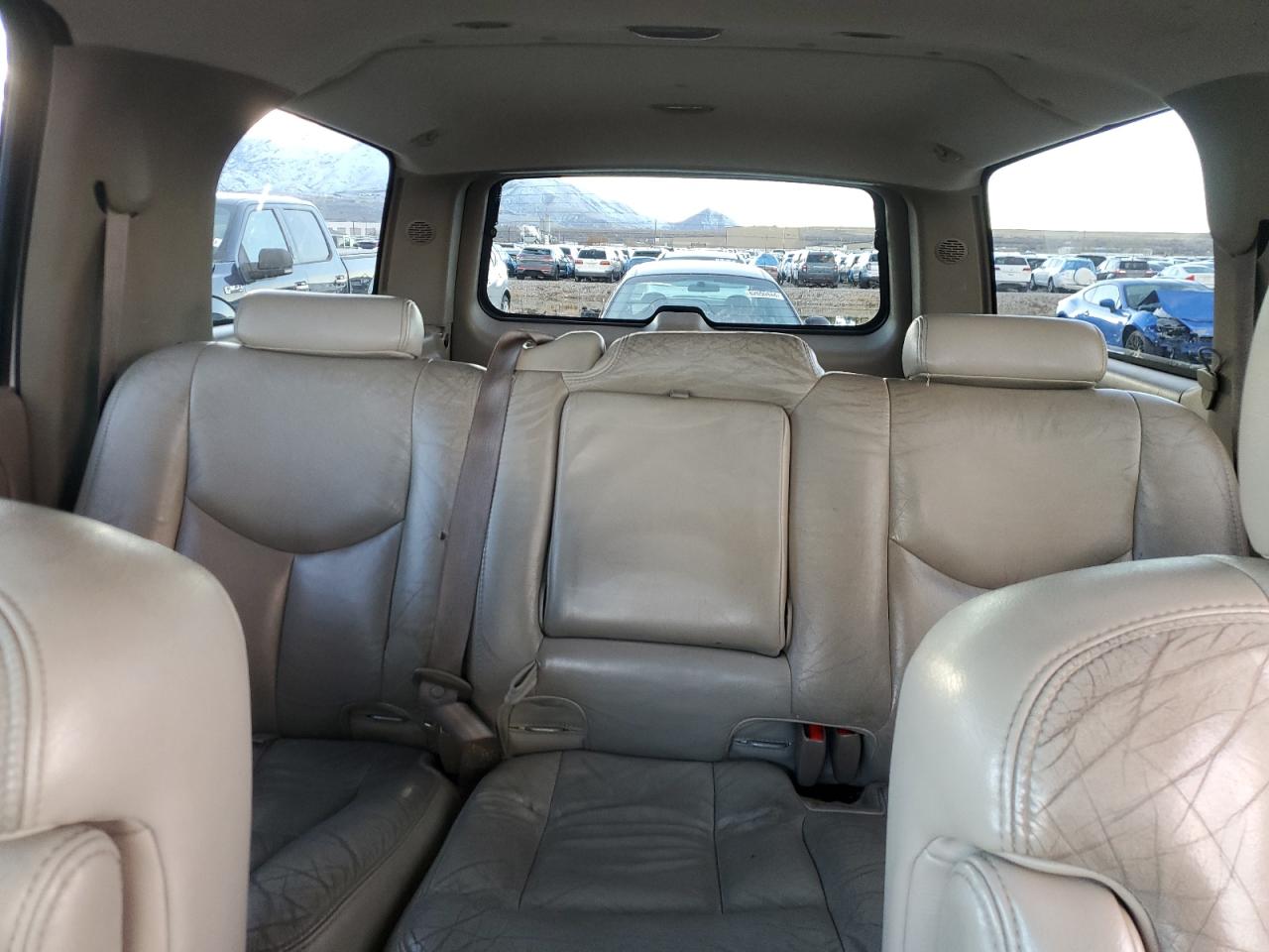 2004 Chevrolet Suburban - Image 10