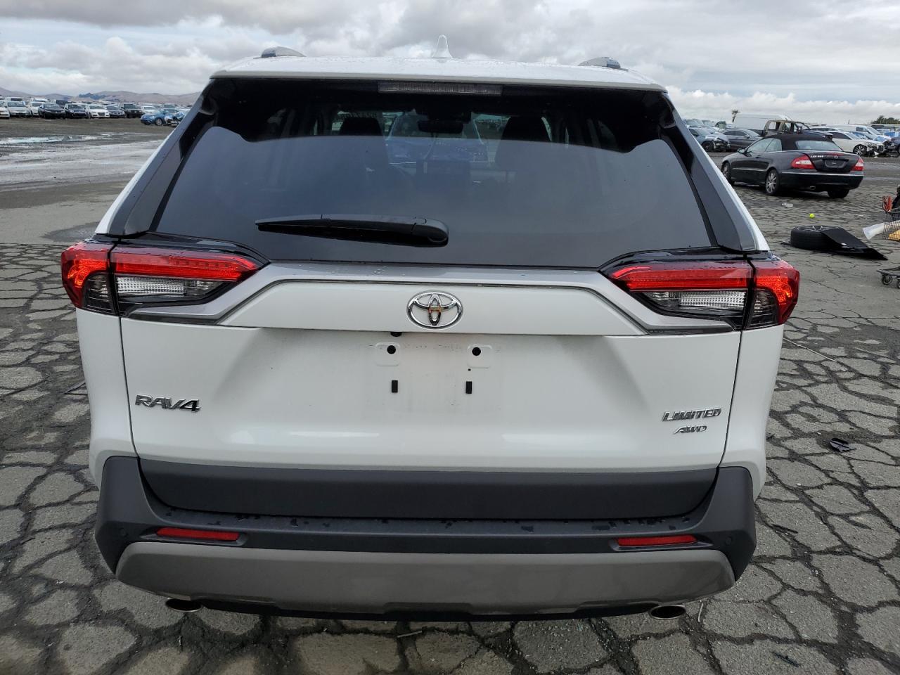 2023 Toyota RAV 4 - Image 6
