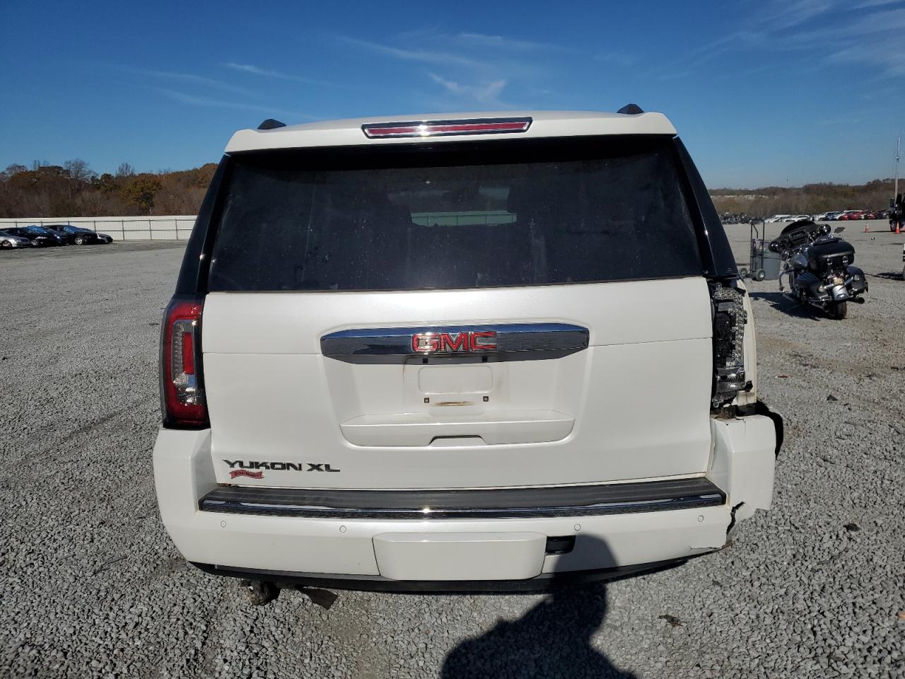 VIN 1GKS2HKJXLR110243 2020 GMC YUKON no.6