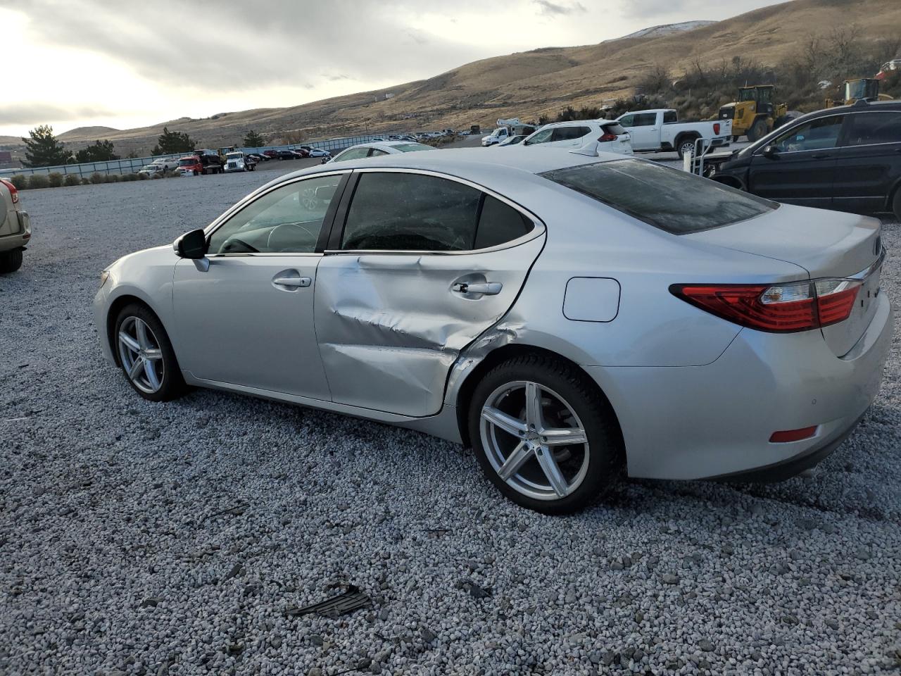 2014 Lexus ES - Image 2