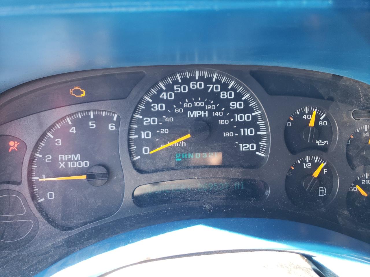 2004 Chevrolet Silverado - Image 9