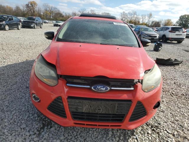  FORD FOCUS 2014 Красный