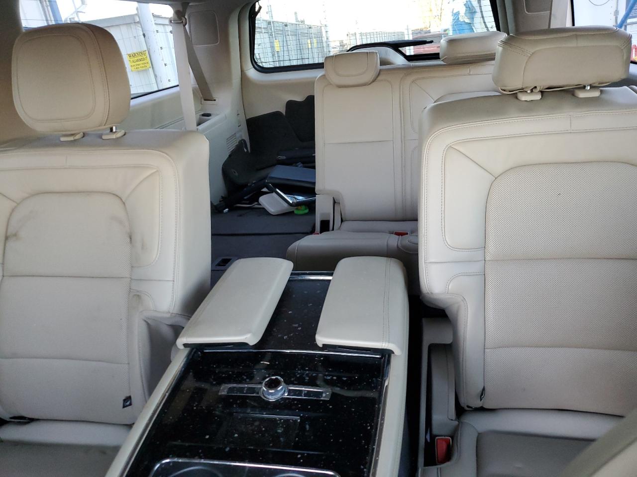 2018 Lincoln Navigator - Image 10
