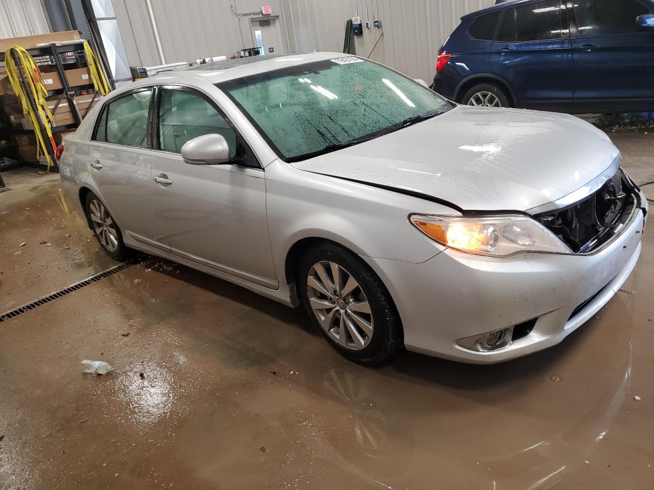 2011 Toyota Avalon - Image 4