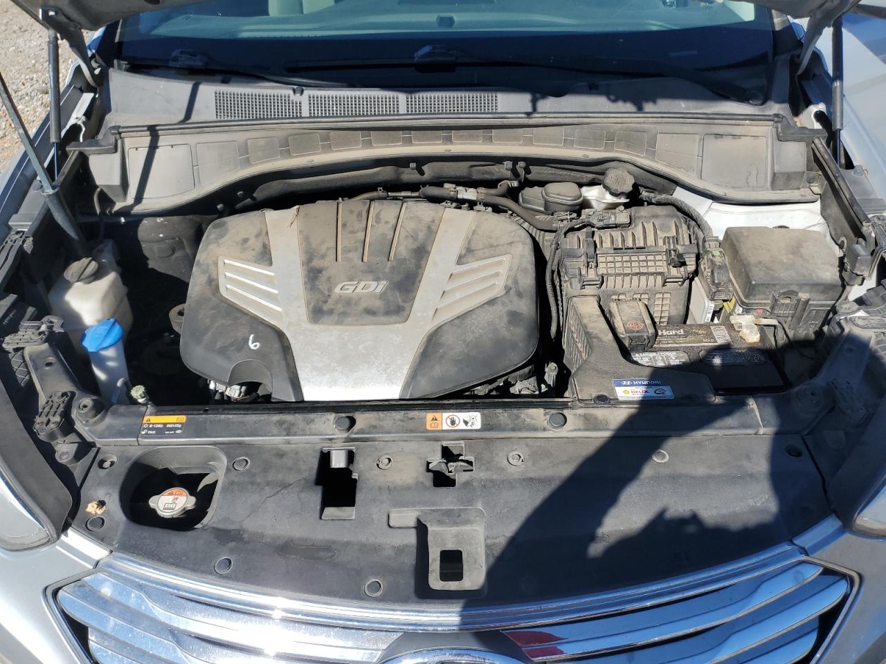 2016 Hyundai Santa Fe - Image 12