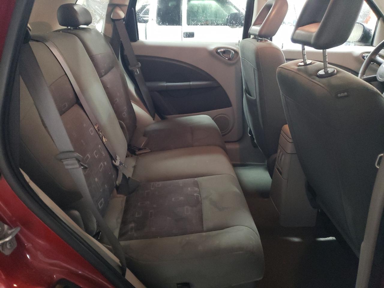 2010 Chrysler PT Cruiser - Image 10