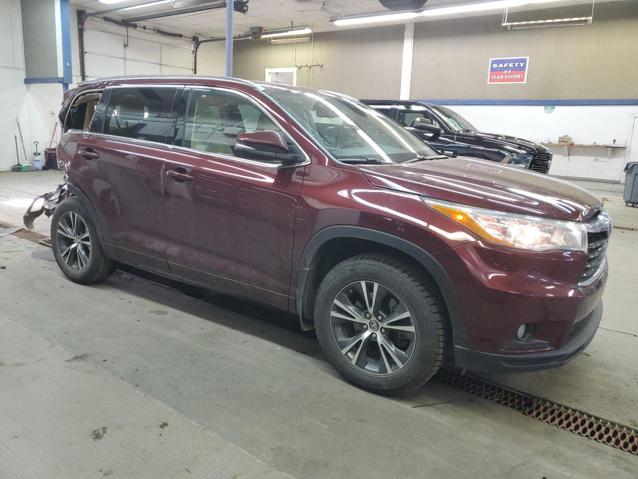 2016 Toyota Highlander - Image 4