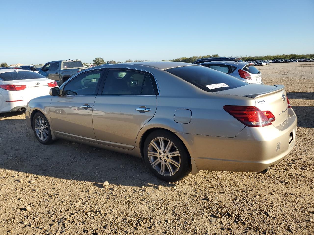 2008 Toyota Avalon - Image 2