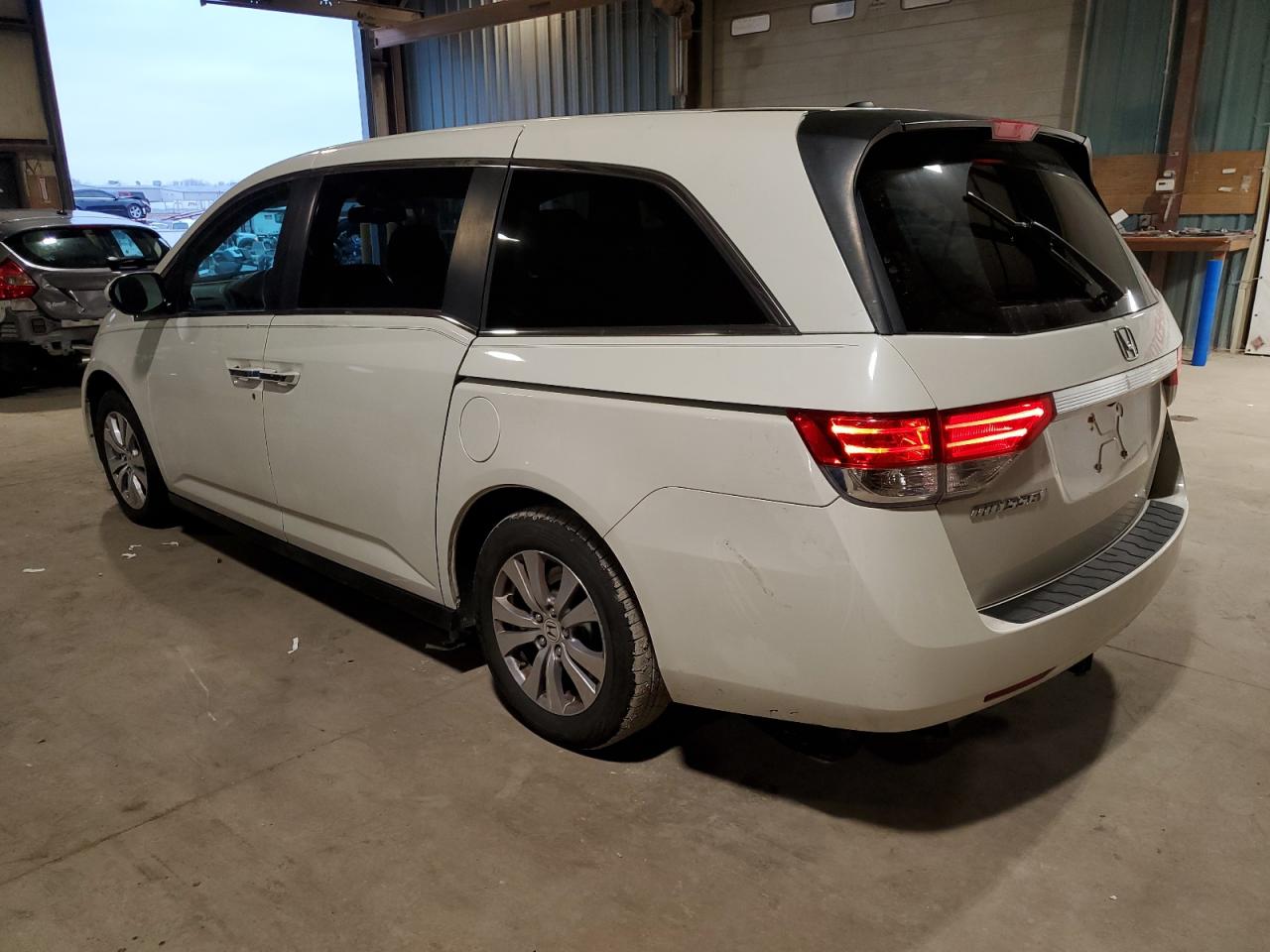 2016 Honda Odyssey - Image 2