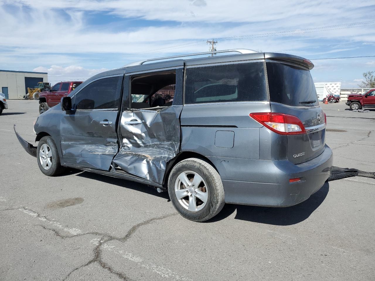 2016 Nissan Quest - Image 2