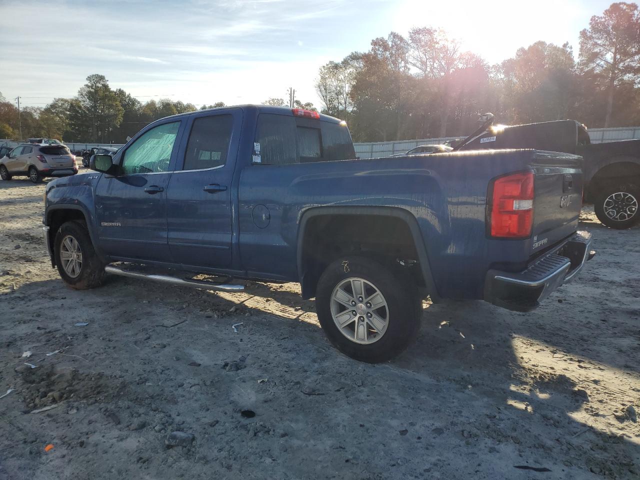 2015 GMC Sierra - Image 2