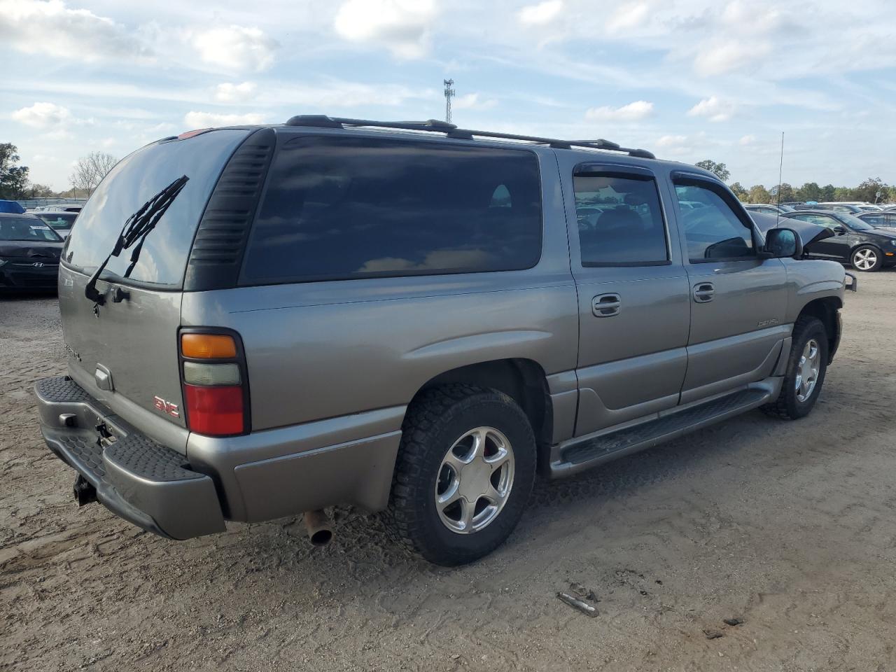 2005 GMC Yukon - Image 3