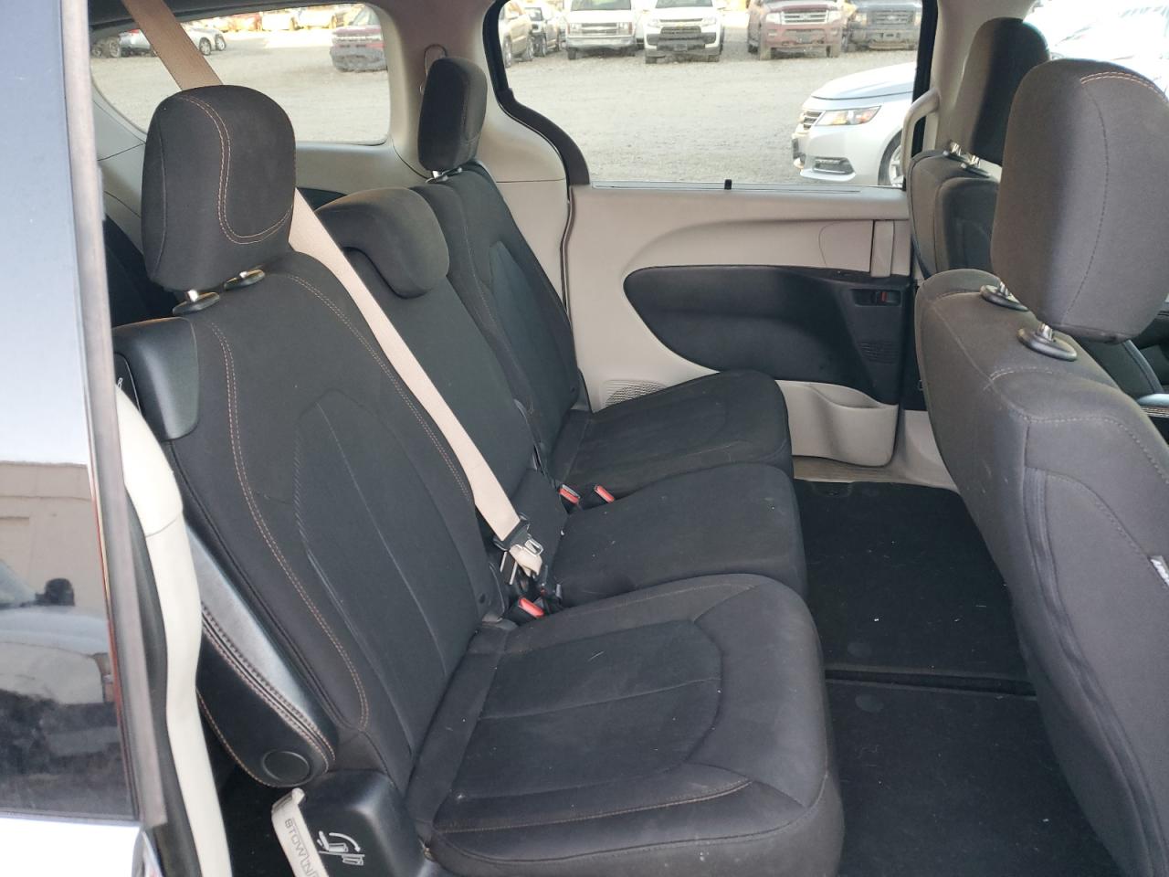 2020 Chrysler Pacifica - Image 12