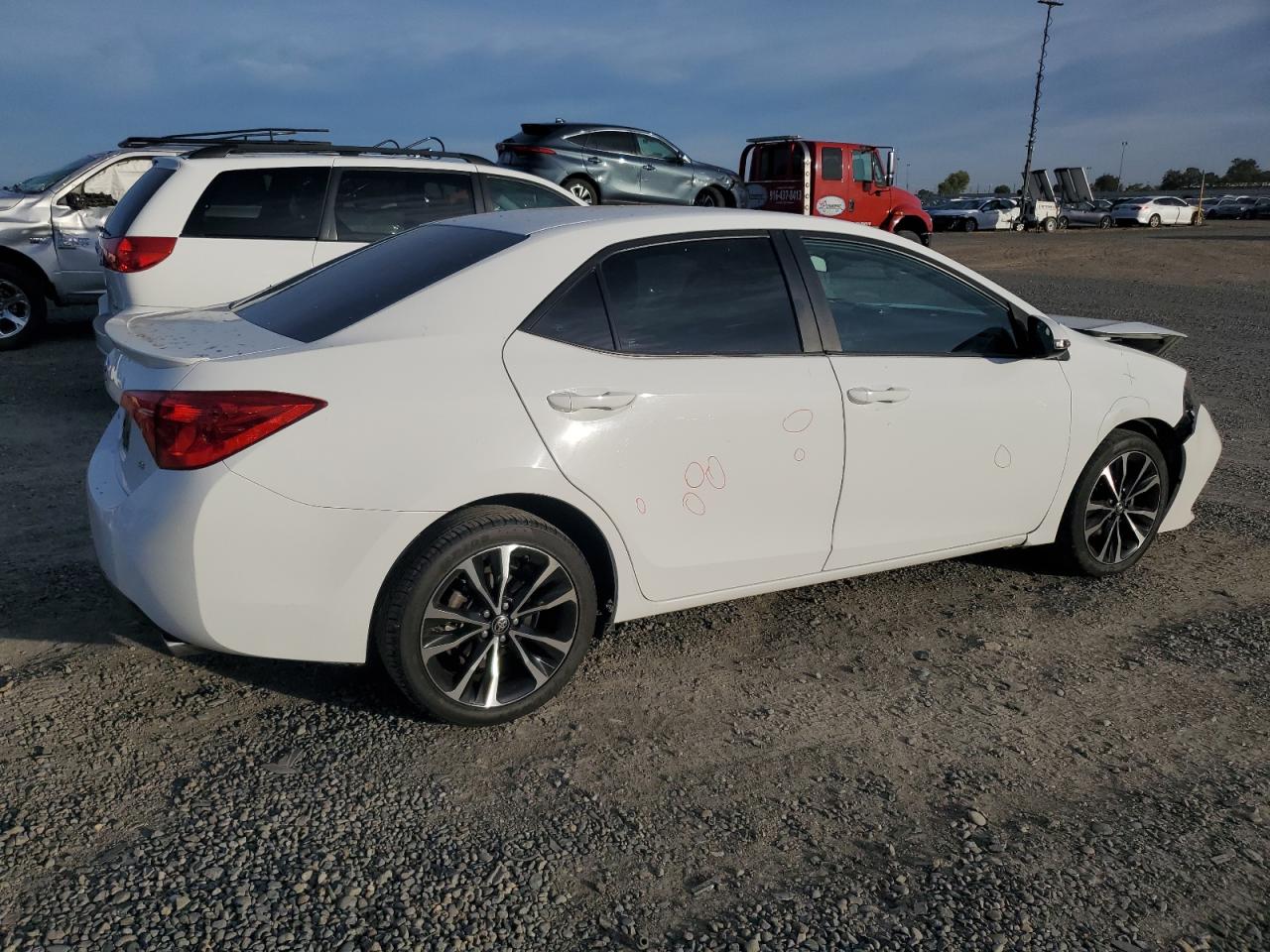 VIN 2T1BURHE1JC083785 2018 TOYOTA COROLLA no.3