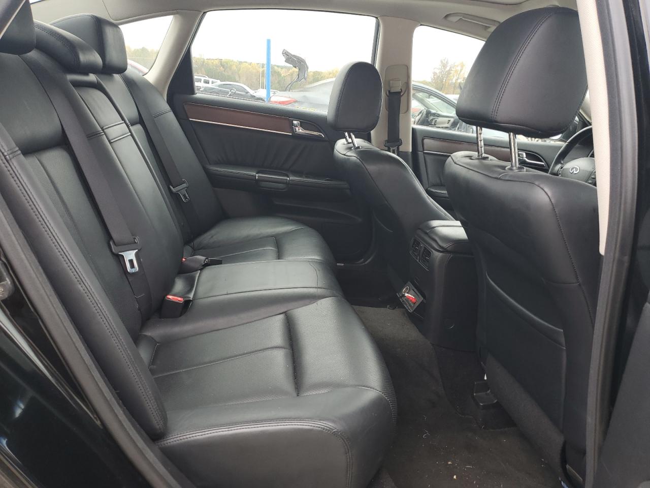 2009 Infiniti M - Image 10