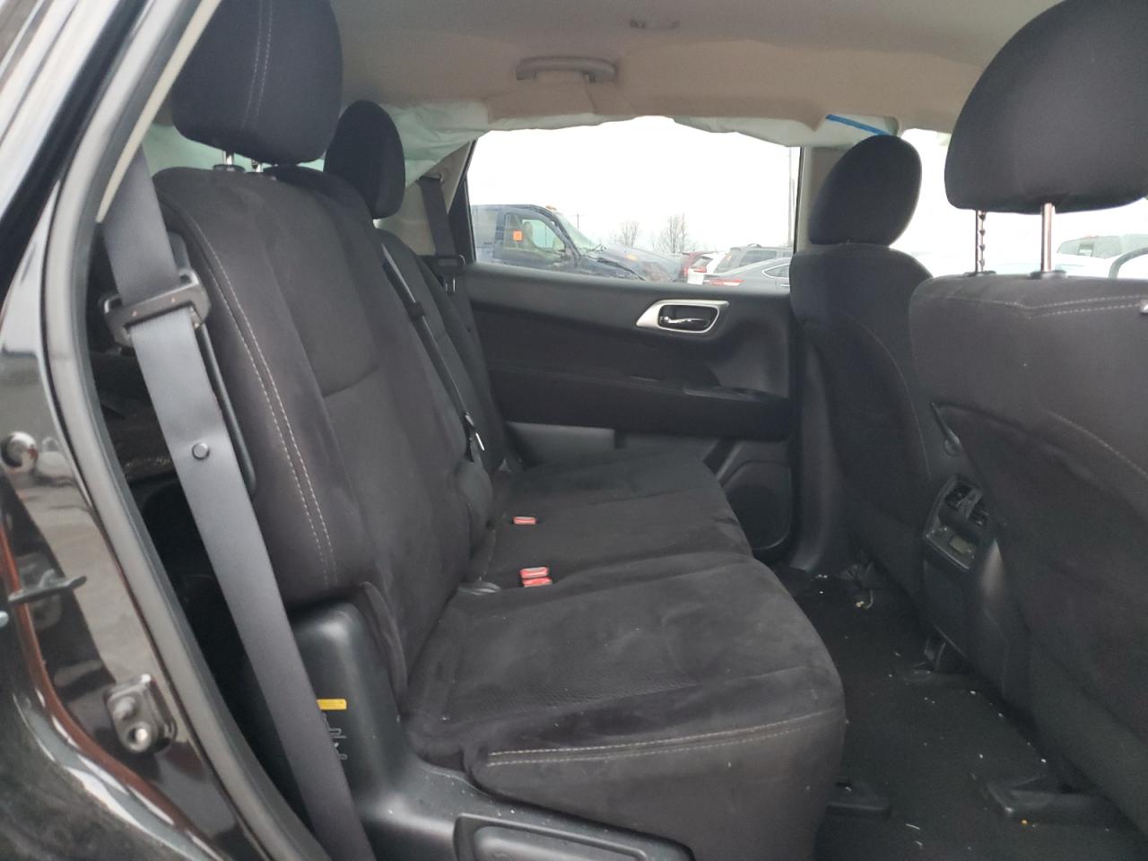 2015 Nissan Pathfinder - Image 11