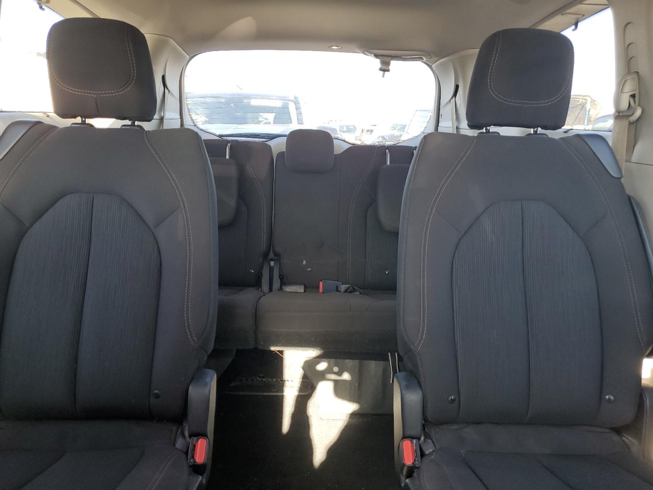 2017 Chrysler Pacifica - Image 10