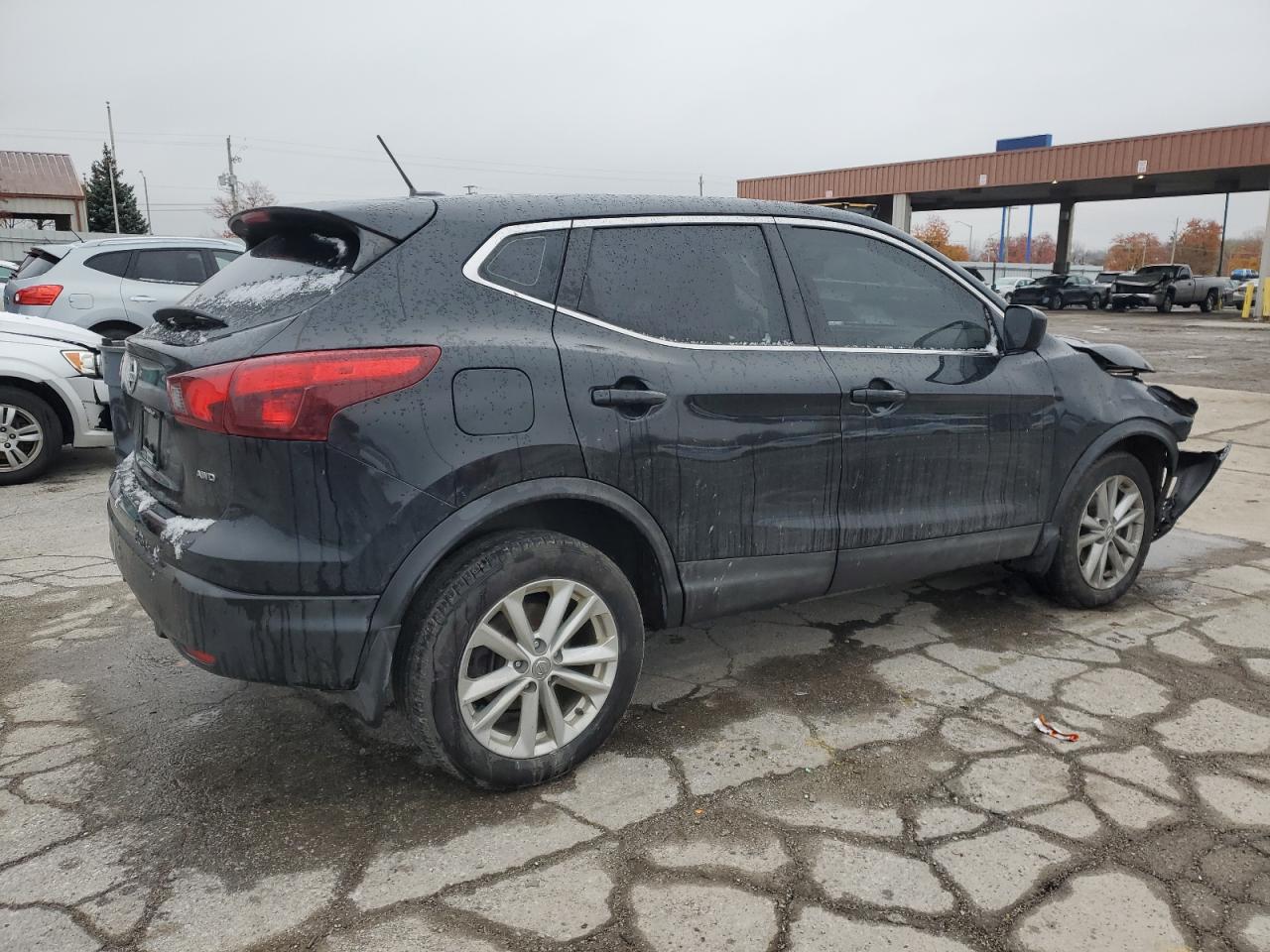 2017 Nissan Rogue - Image 3